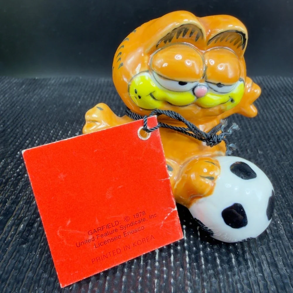 Vintage Garfield Soccer Ball Ceramic‎ Figurine Enesco 1978 Korea Orange Cat VTG